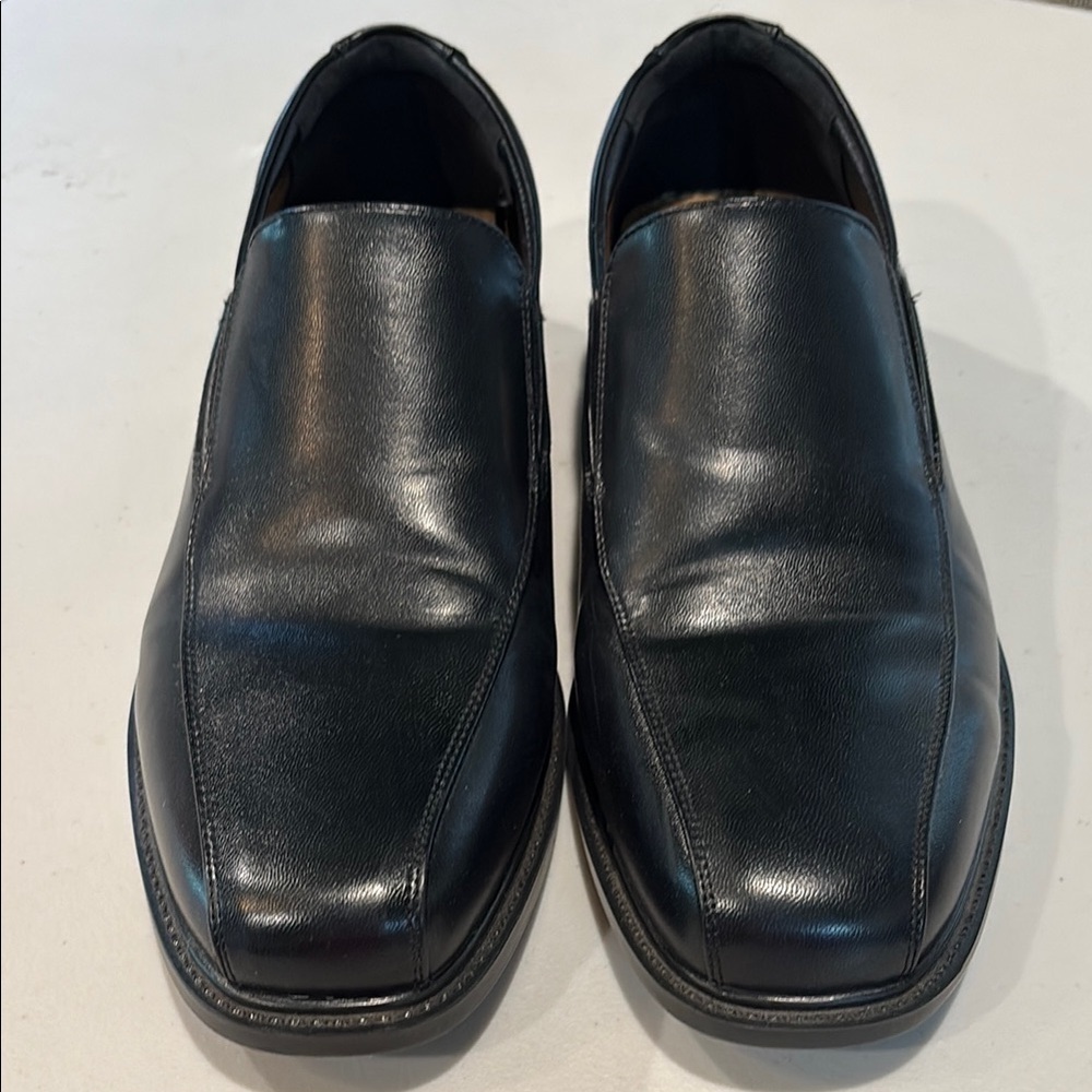 Croft & Barrow  Black Leather Men's Loafers.  Shoes.  Dress shoes.  Size 9.5
